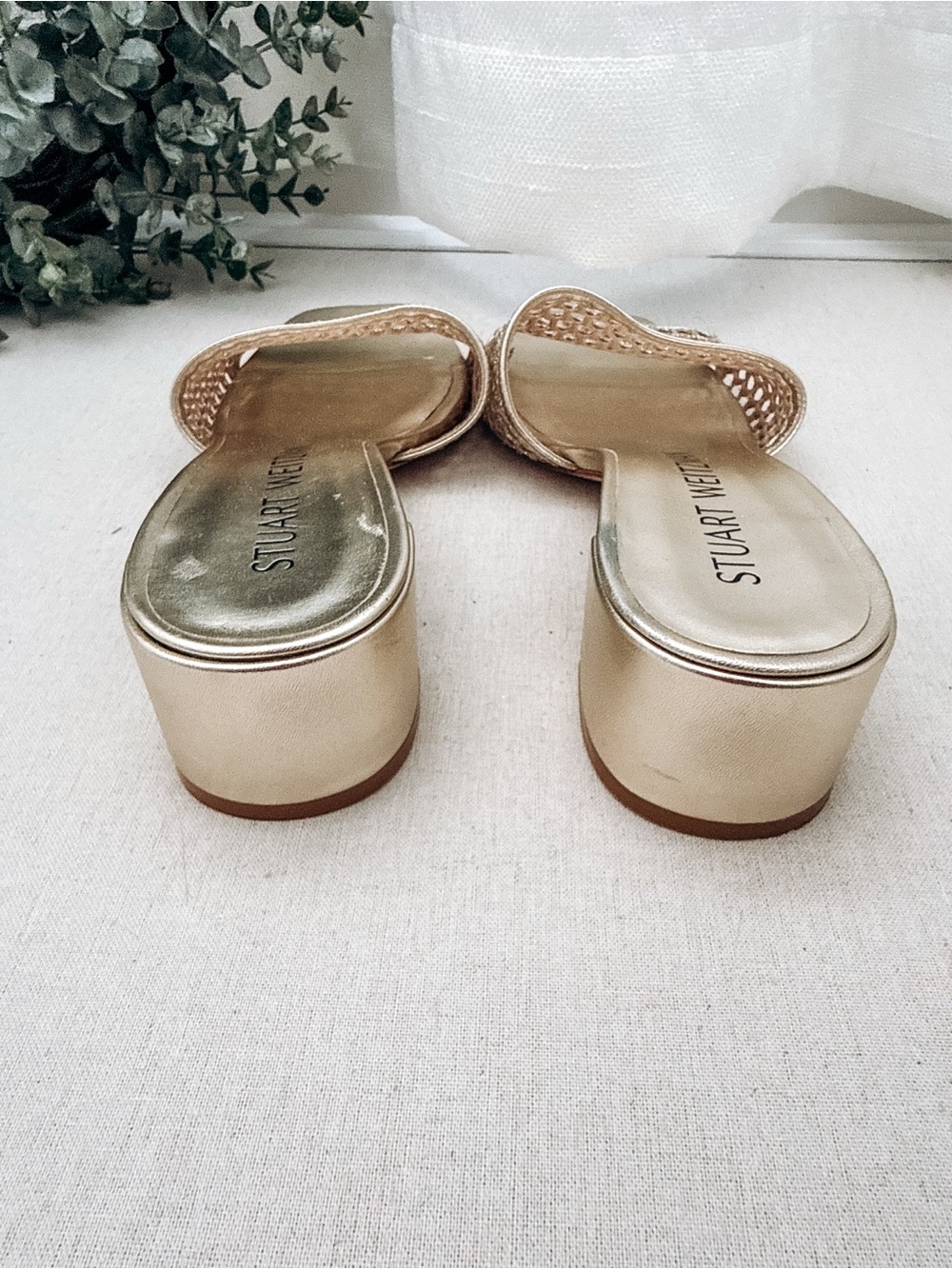 Stuart Weitzman Gold Metallic Mesh Slide Block Heel Sandals 9B - Picture 4 of 5